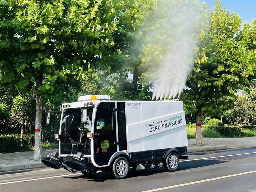 電動四輪吸式清掃車